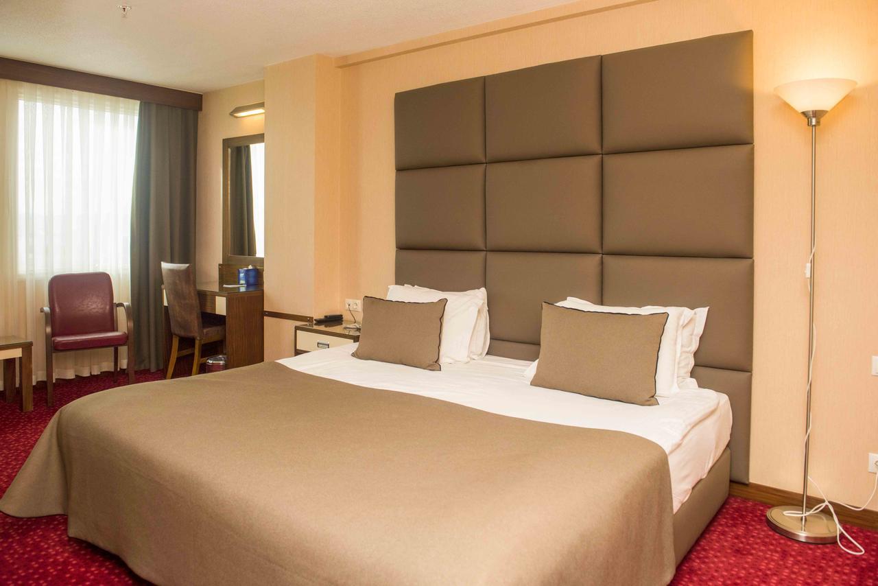 Ozgobek Ronesans Hotel De Luxe Uşak Exteriör bild