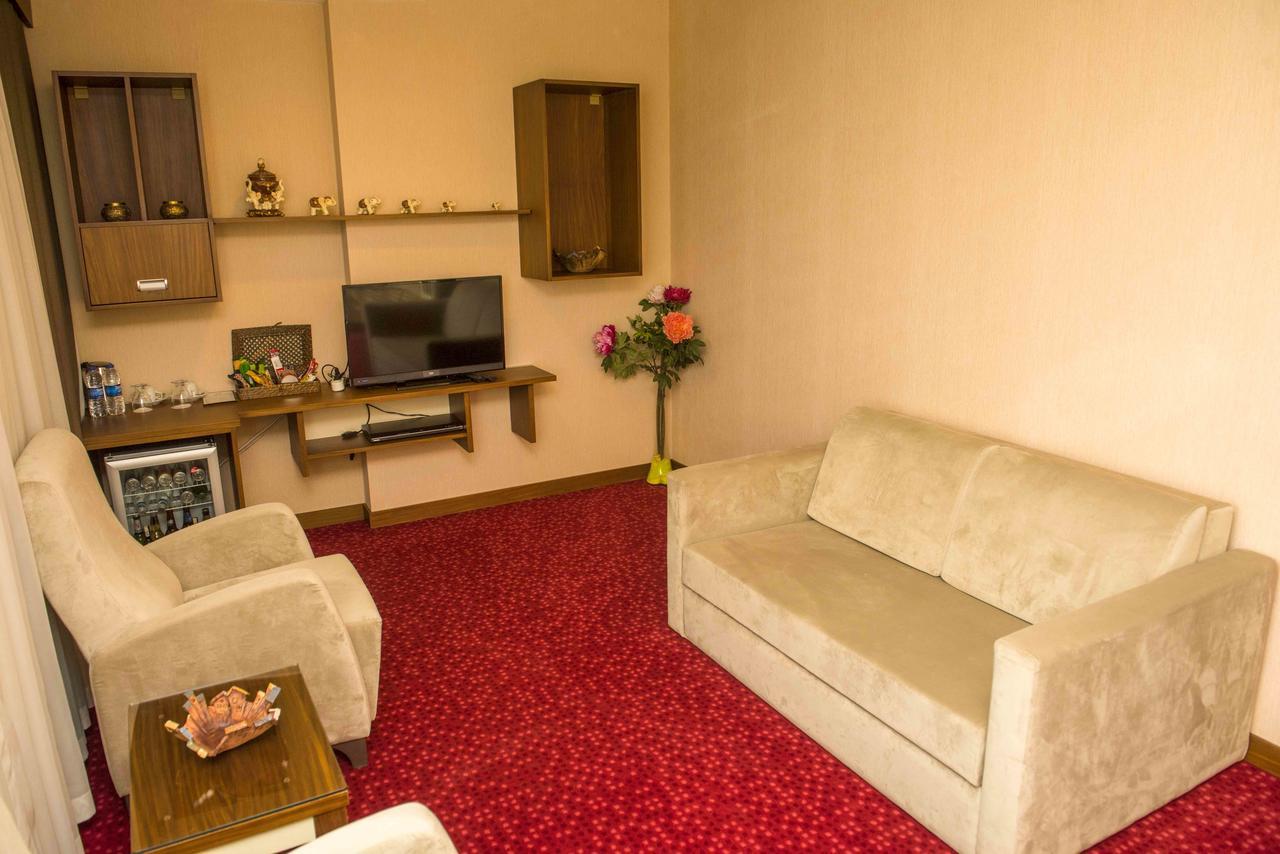 Ozgobek Ronesans Hotel De Luxe Uşak Exteriör bild